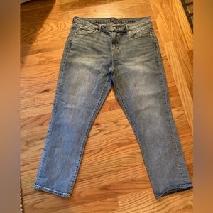 Gap Size 32 straight leg jean